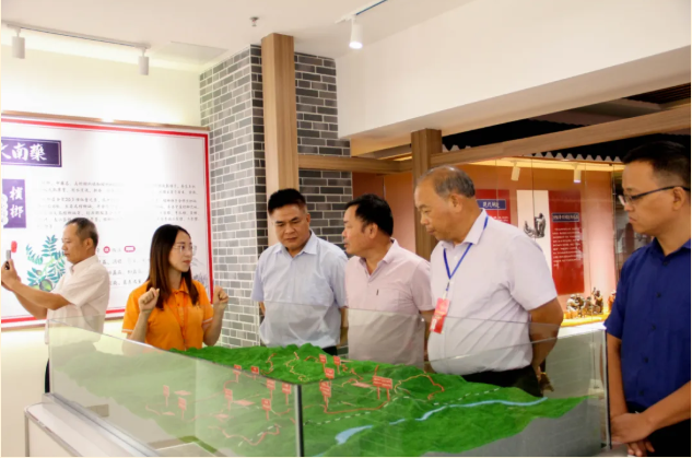 云浮市人大常委会调研组莅临衍生健康医药产业园参观考察