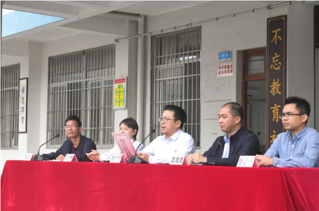 情系师生健康，爱心守护未来丨衍生健康医药向高村中学捐赠价值28万元的“元旦礼品”